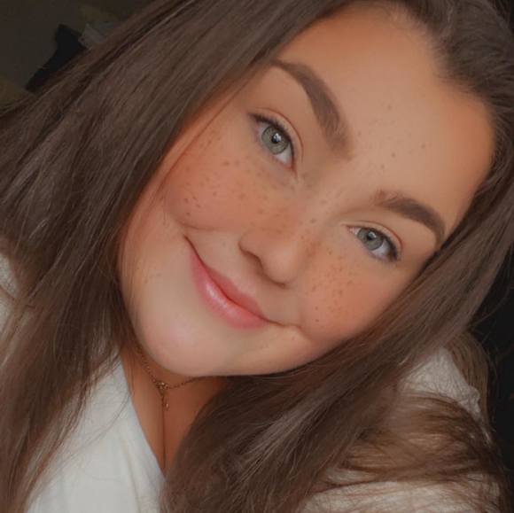 Meet your Posher, Rebecca - Picture 1 of 1